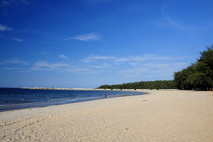 Narathat Beach景点图片