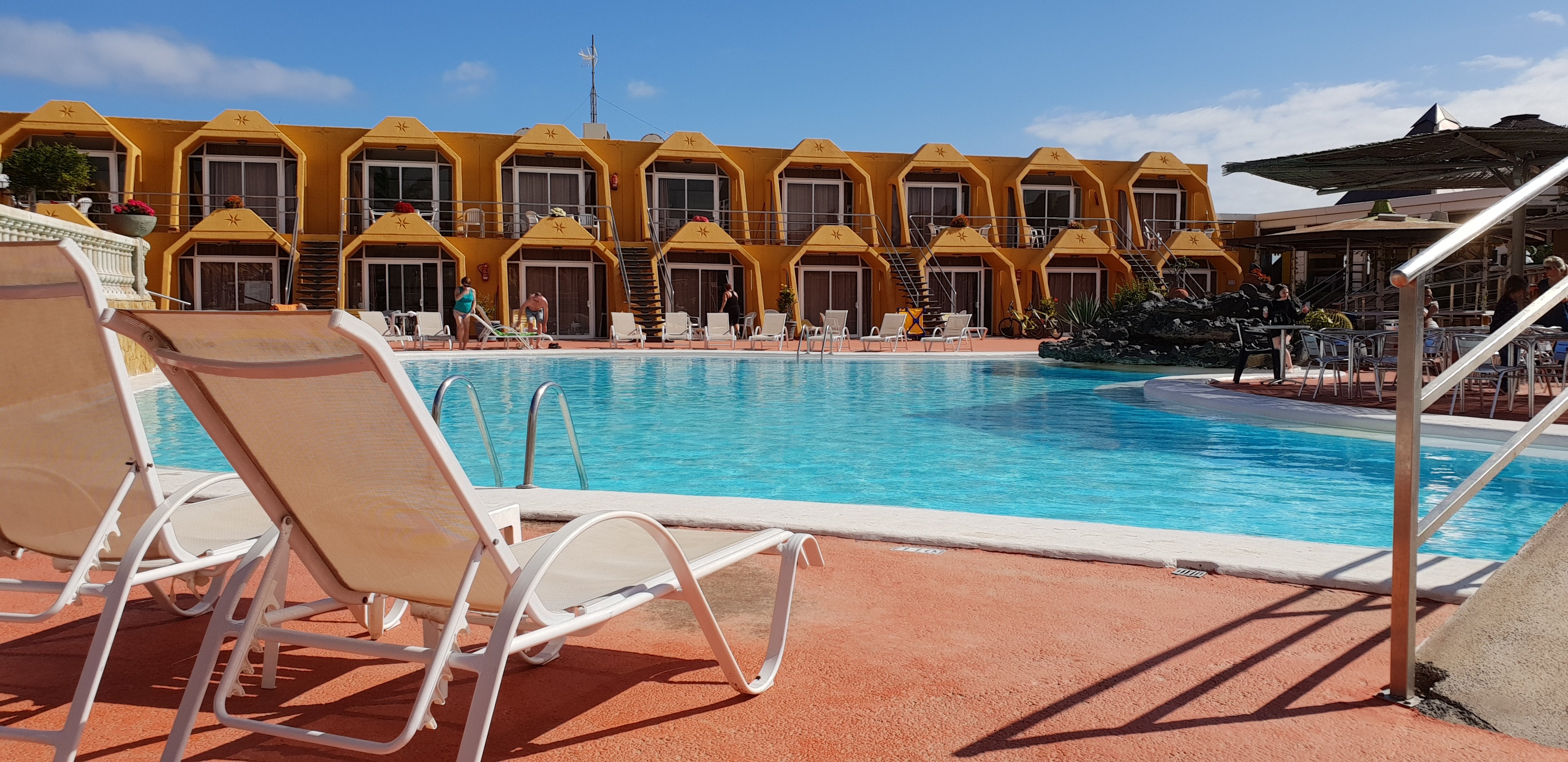 Aparthotel la Piramide-泳池
