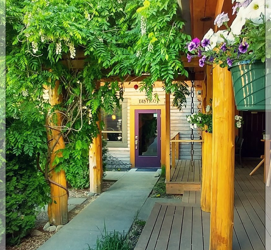 Bella Coola Mountain Lodge主图