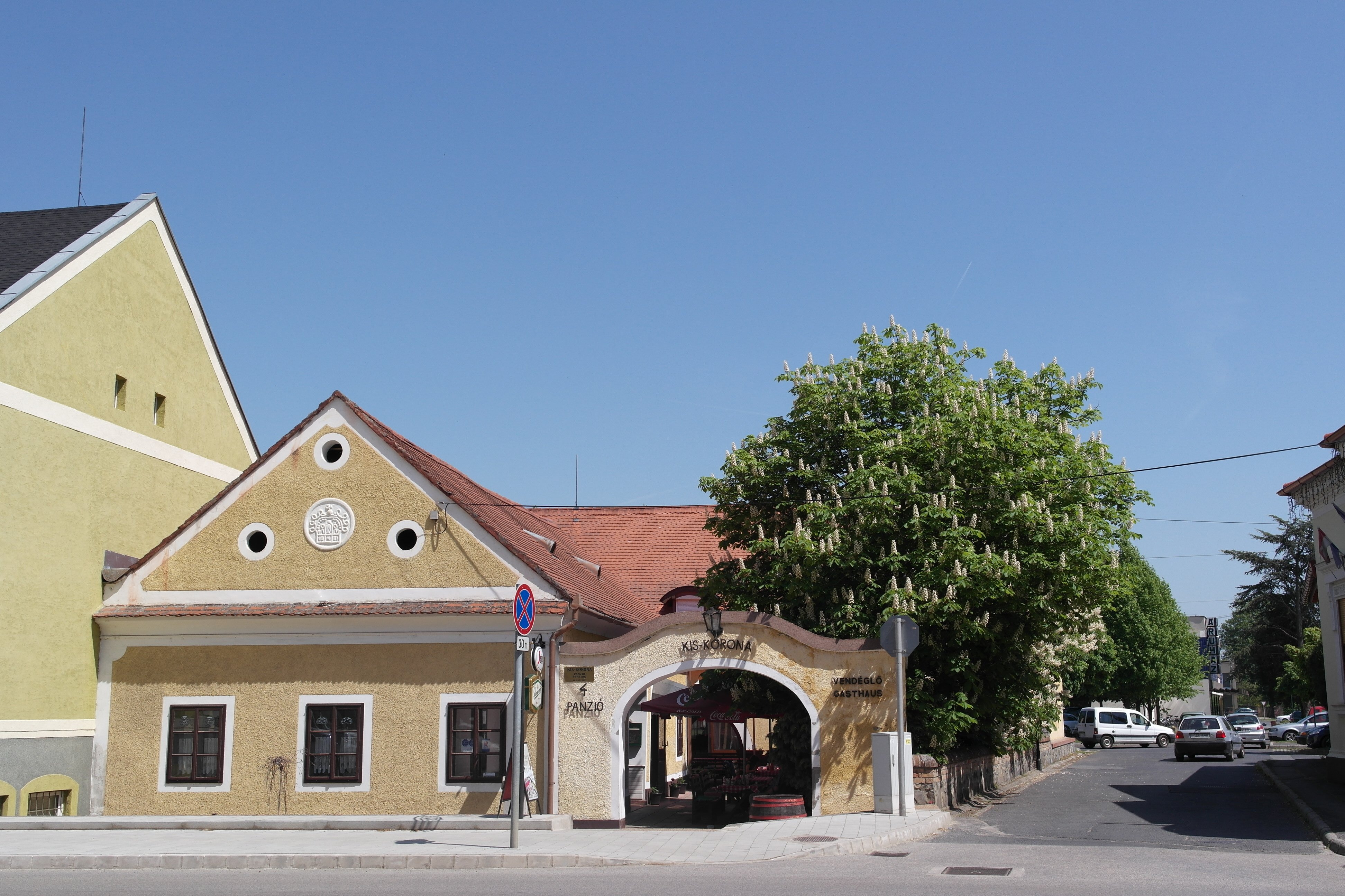 Kis-Korona Restaurant - Pension - Pizzeria-官方