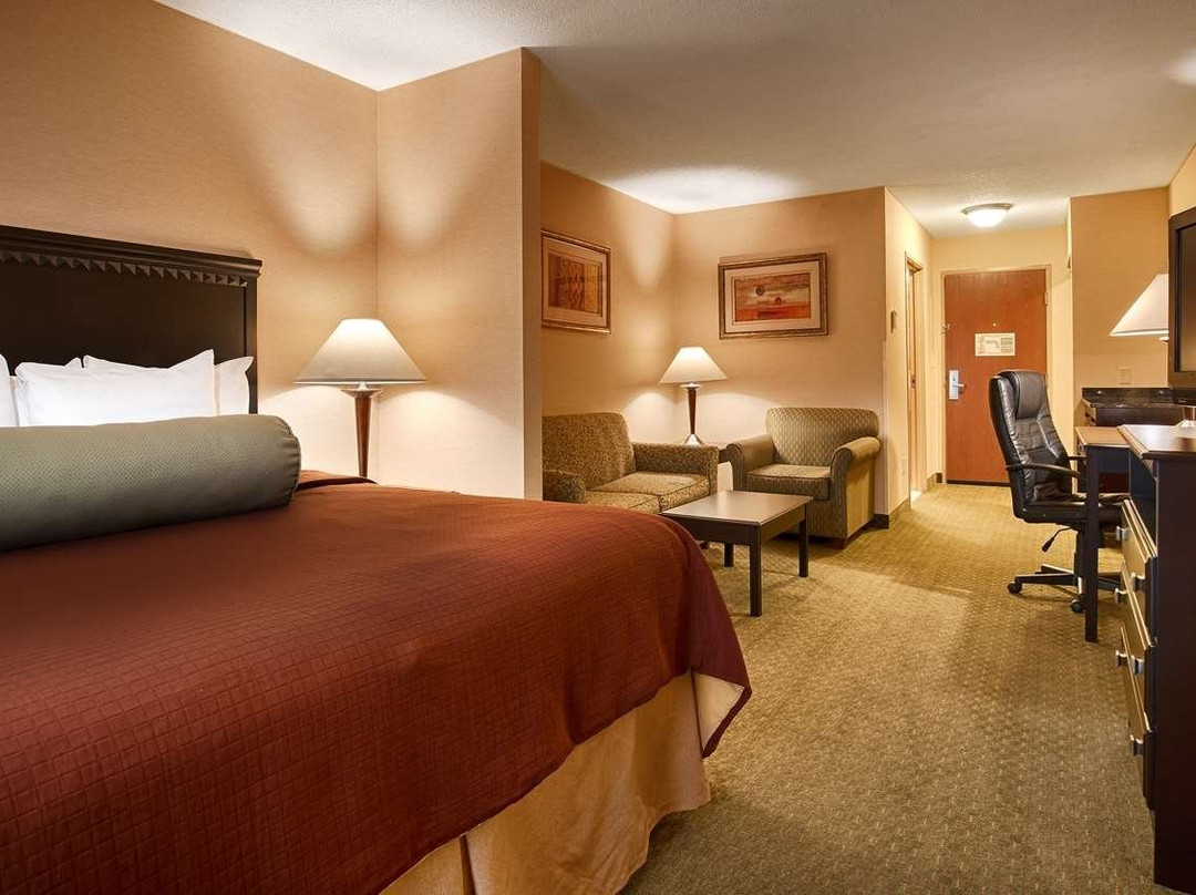 贝斯特韦斯特维克特套房酒店主图