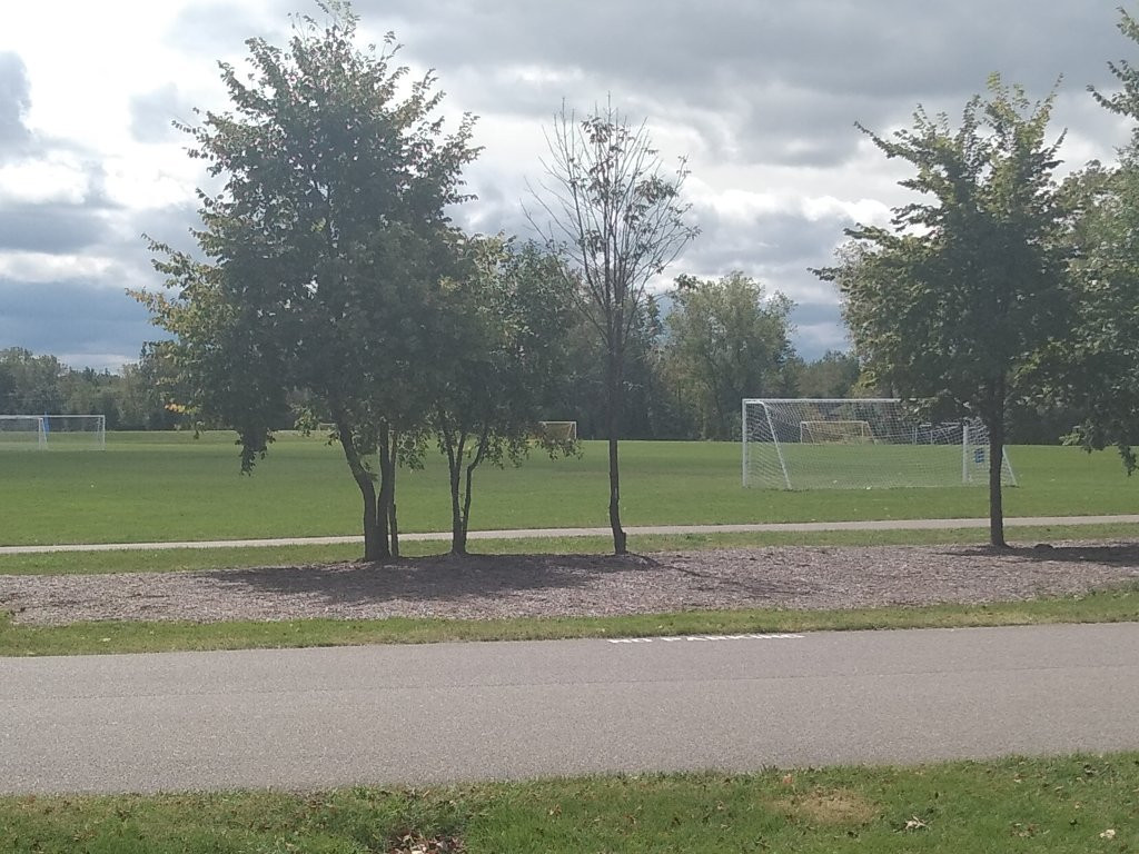 Macomb Corner Park景点图片