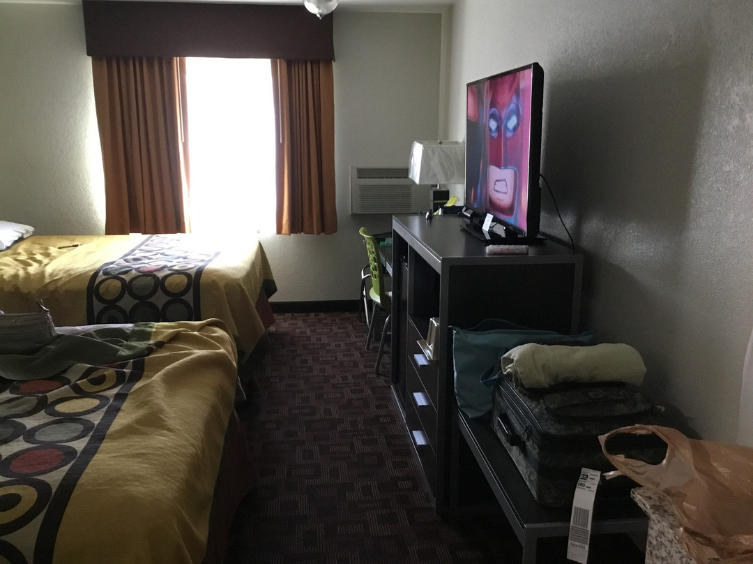 Super 8 by Wyndham Moberly MO主图