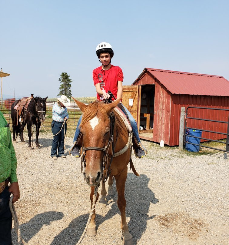 Creekside Trail Rides-西黄石镇必去景点