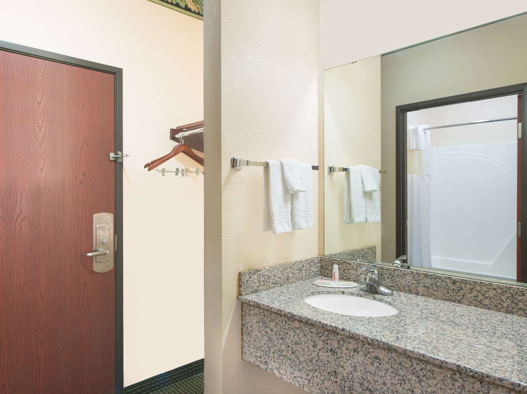 Days Inn by Wyndham Sullivan主图