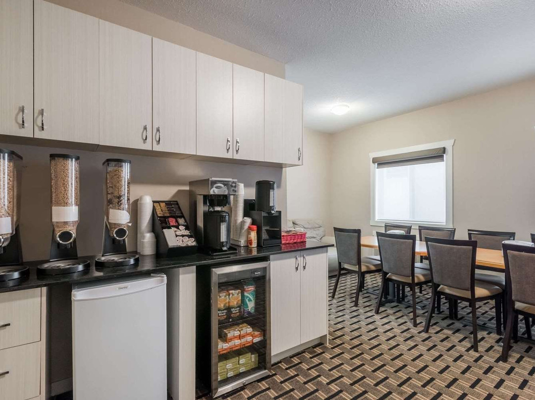 Super 8 by Wyndham Watrous主图