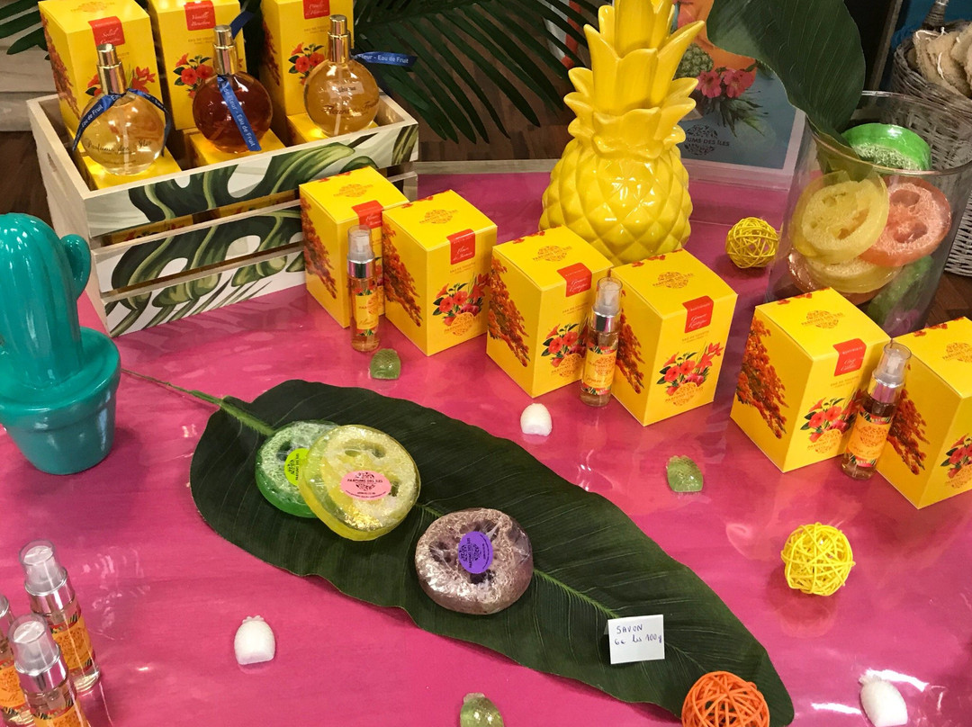 Parfums des îles-圣吕斯必去景点