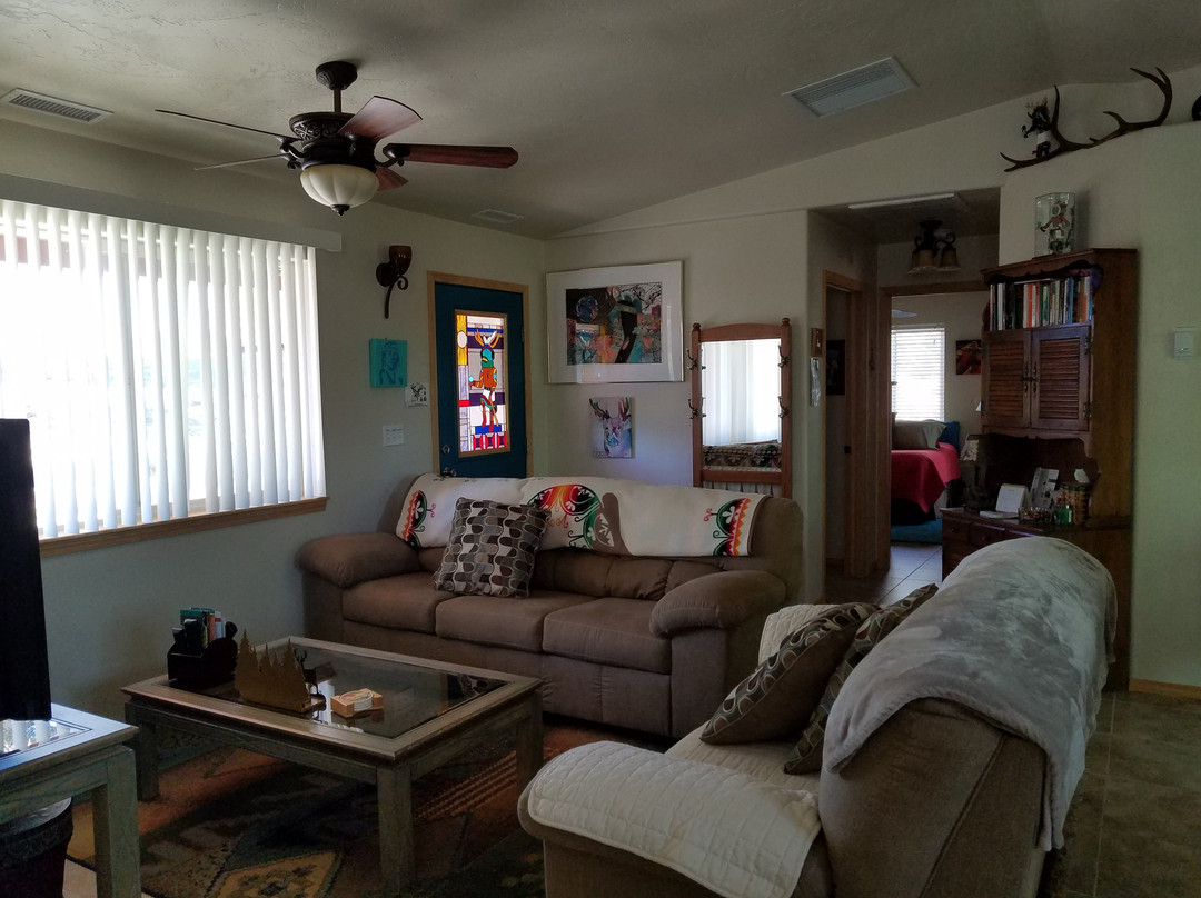 Grizzly Roadhouse Bed & Breakfast主图