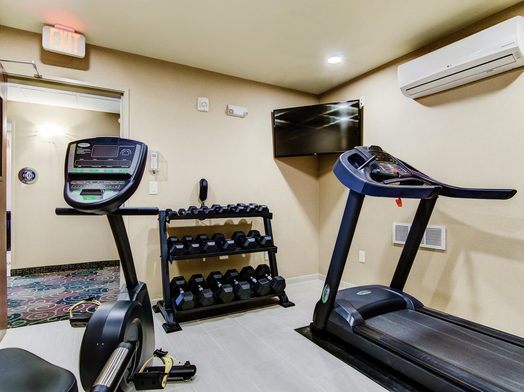 Castle Rock Inn & Suites主图