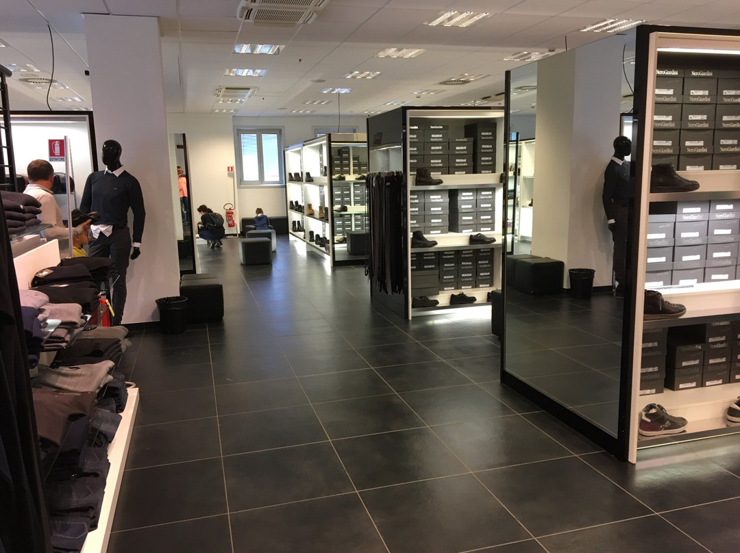 NeroGiardini Outlet景点图片