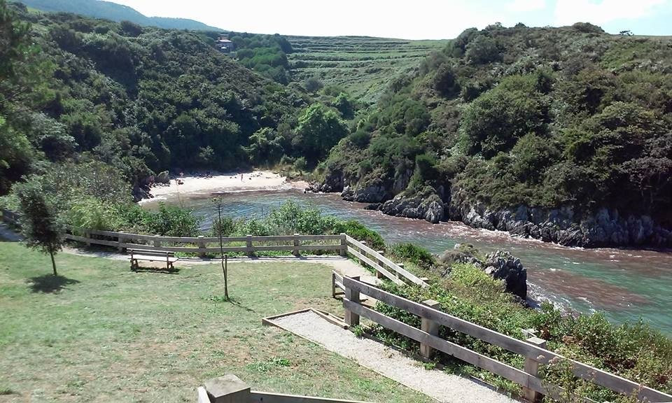 Playa de Berellin-Prellezo必去景点