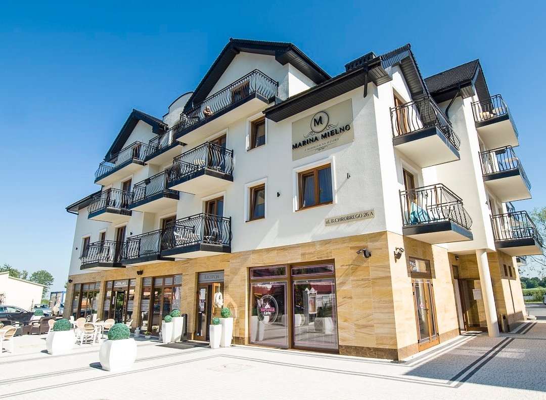 Mscice酒店住宿-Marina Mielno with view on the lake