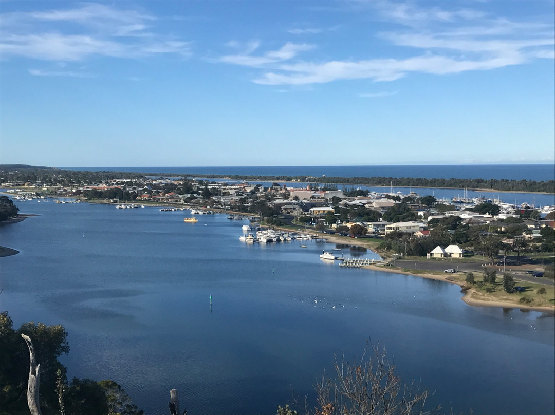 Lakes Mini Bus Charter & Tours-莱克斯恩特伦斯必去景点