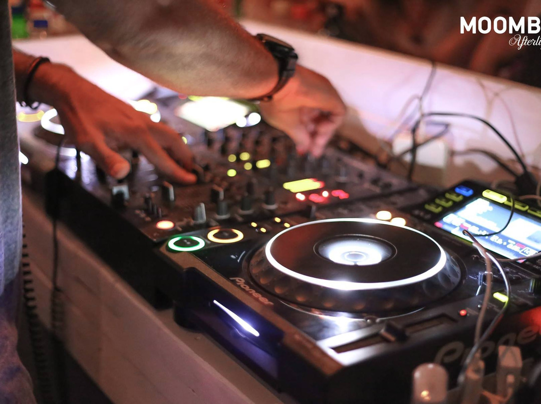 Moomba Afterlight-Andros Town必去景点