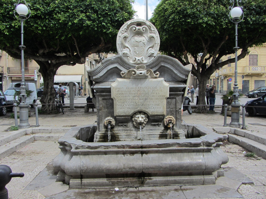 Fontana degli Otto Cannoli景点图片