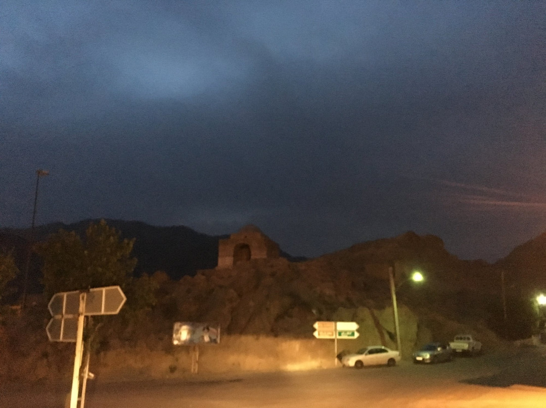 Chaar Taaghi Zigurat-Neyasar必去景点