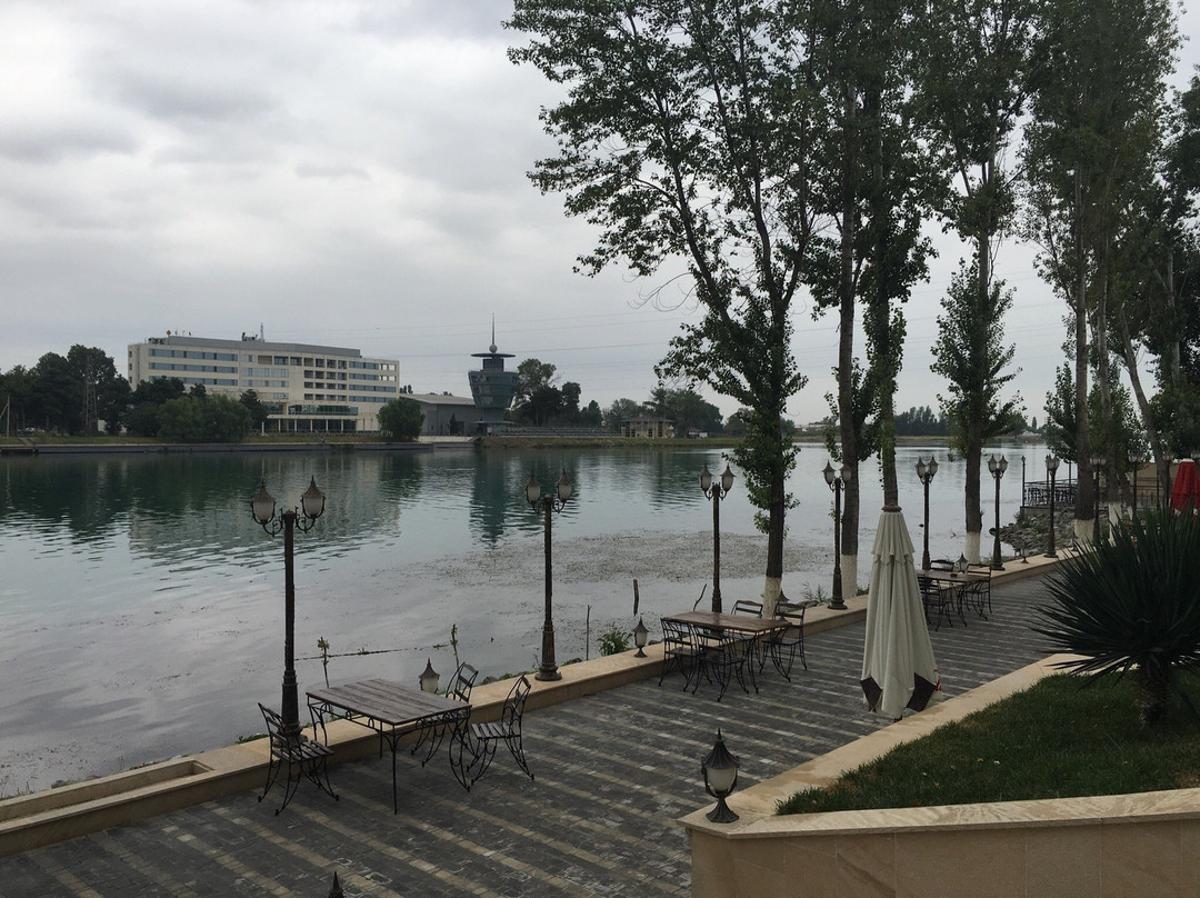 Semeni Hotel & Restaurant主图