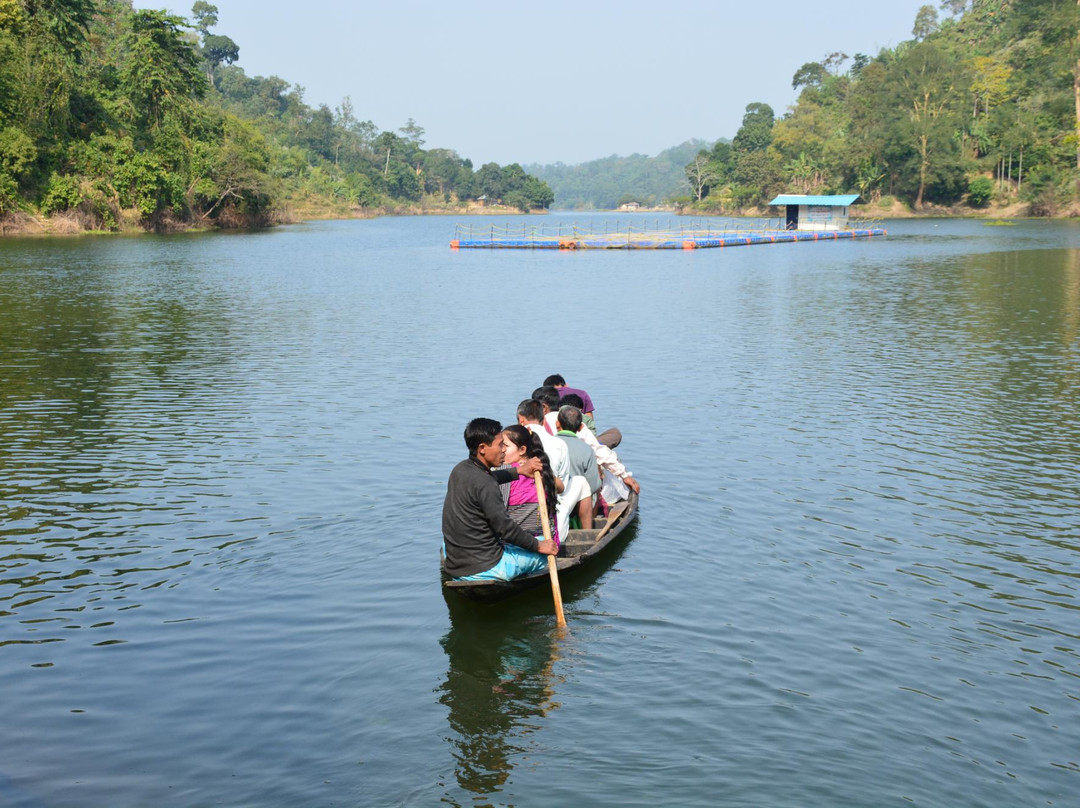Dumboor Lake景点图片