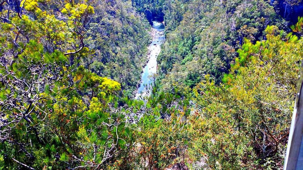 Mayberry旅游景点-Alum Cliffs