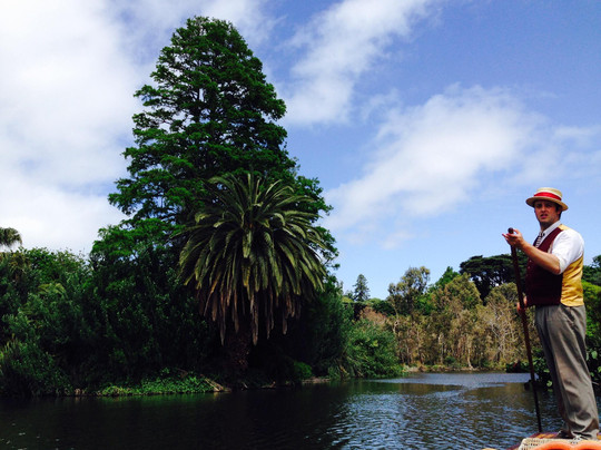 Punting On The Lake-墨尔本必去景点