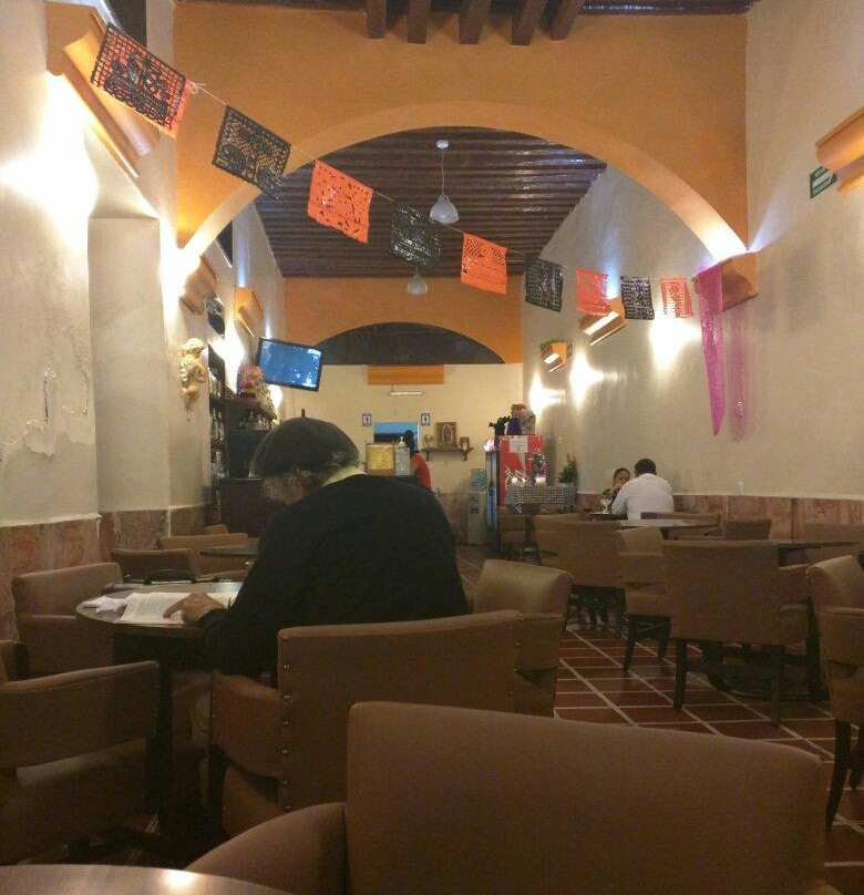 Villa de Reyes餐馆和美食-Cafe Versalles