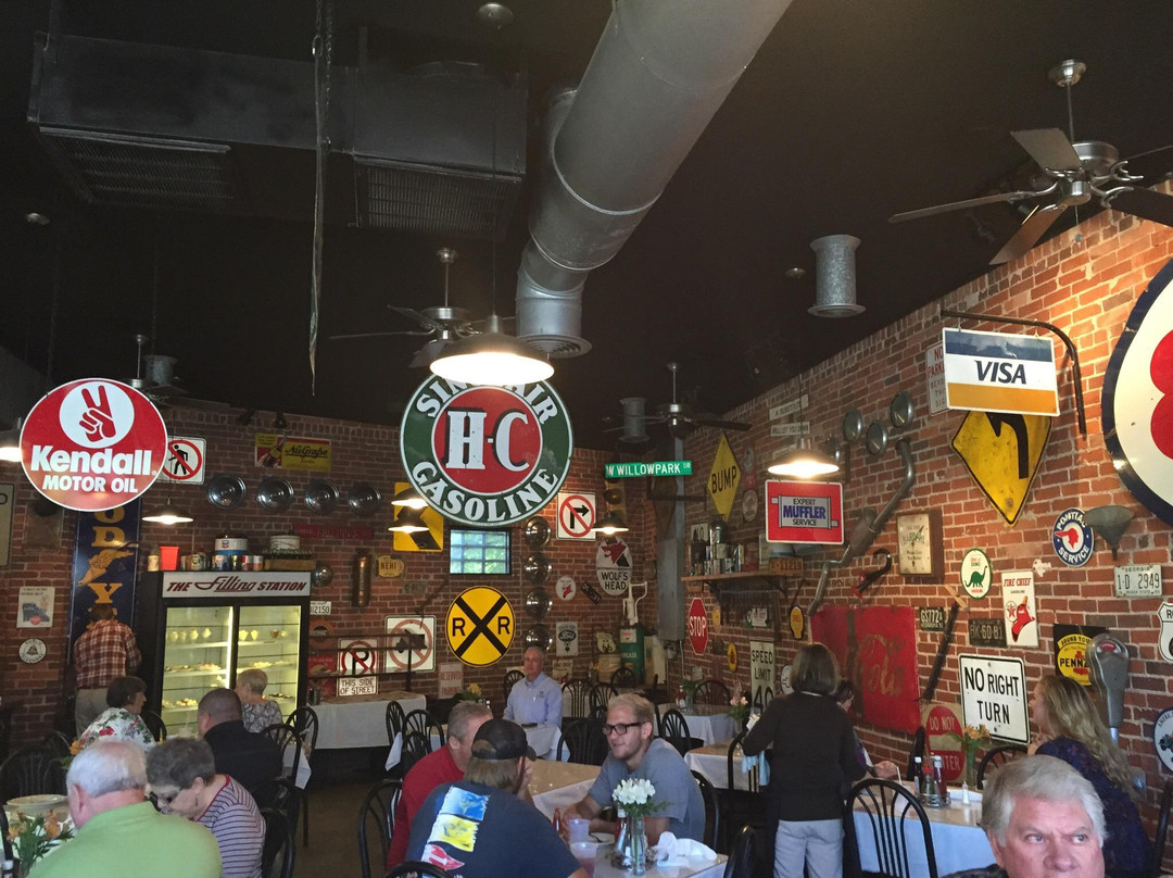 多尔顿餐馆和美食-The Filling Station