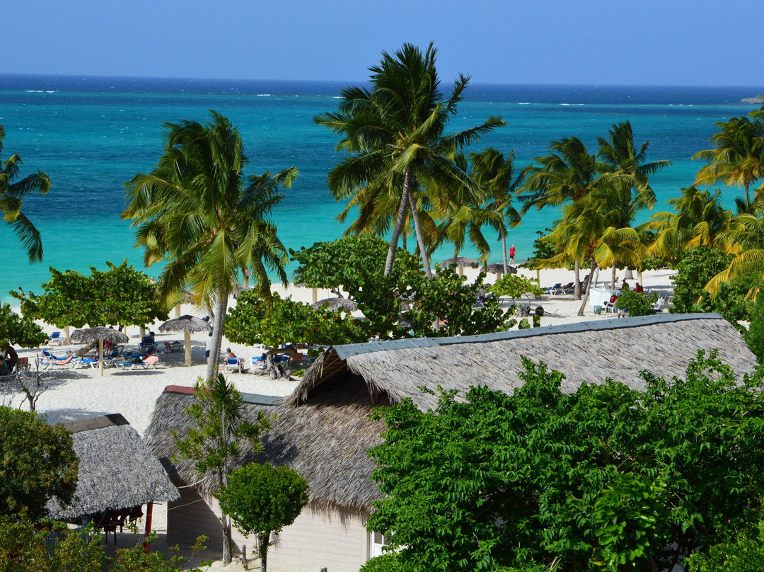 Playa Esmeralda景点图片