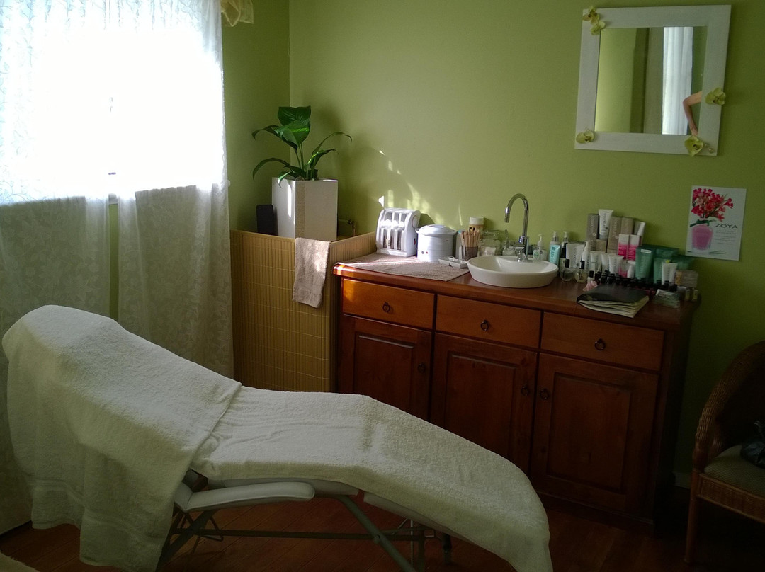 White Lotus Beauty & Massage景点图片