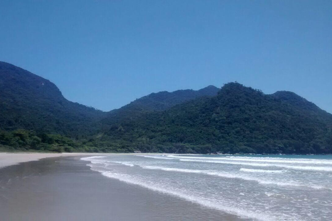 Praia de Dois Rios景点图片