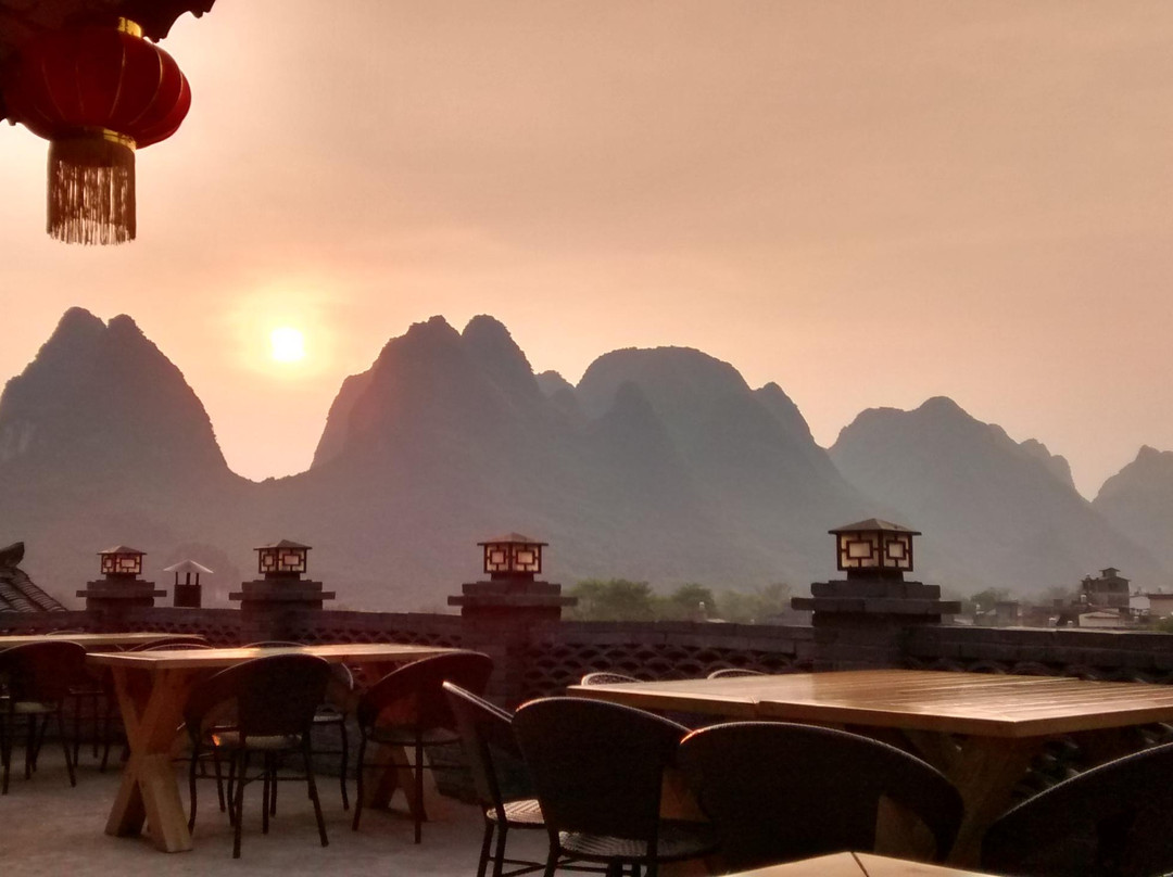 阳朔红楼梦酒店主图