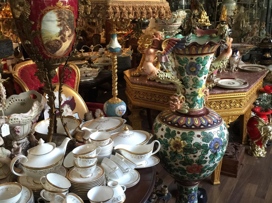 Bells Plaza Antiques and Collectables-利马索尔必去景点