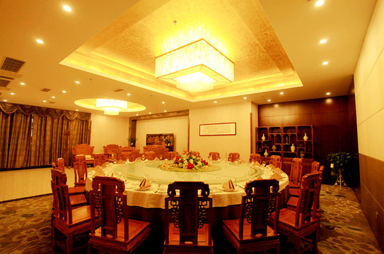 华美达大酒店主图