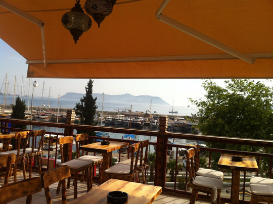 Queen Bar (terrace)-卡斯必去景点