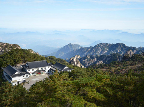 黄山白鹅山庄主图