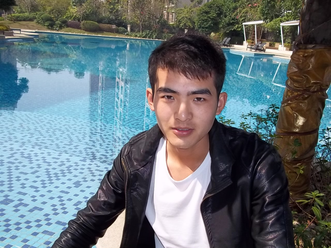 海伦堡大酒店主图