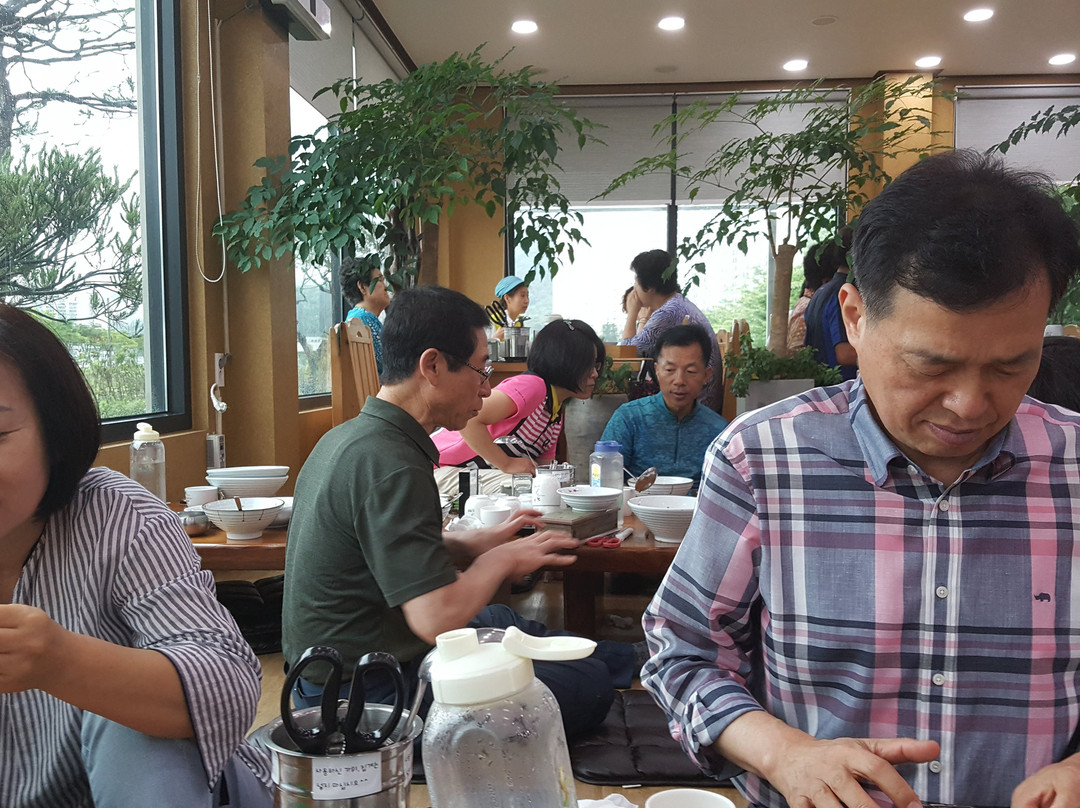 和顺郡餐馆和美食-Sapyeong Daseulgi Sujebi
