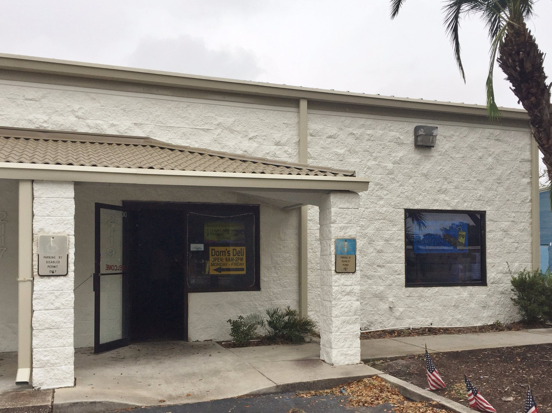 Oneco餐馆和美食-Dom's Deli