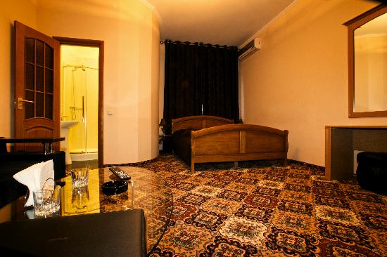 Hotel Premium Chernivtsi-浴室