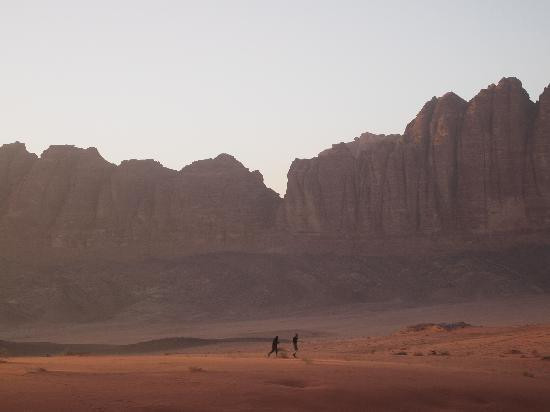 月亮峡谷-瓦地伦必去景点