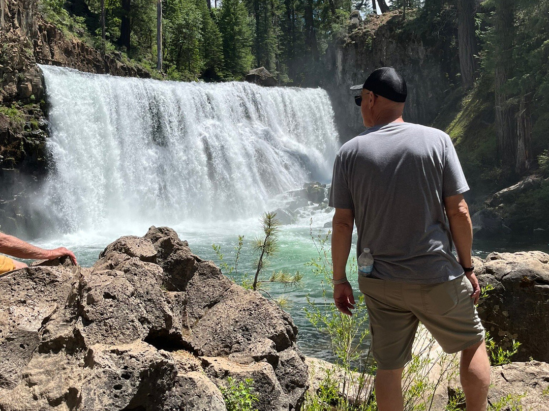 McCloud River’s Three Waterfalls景点图片