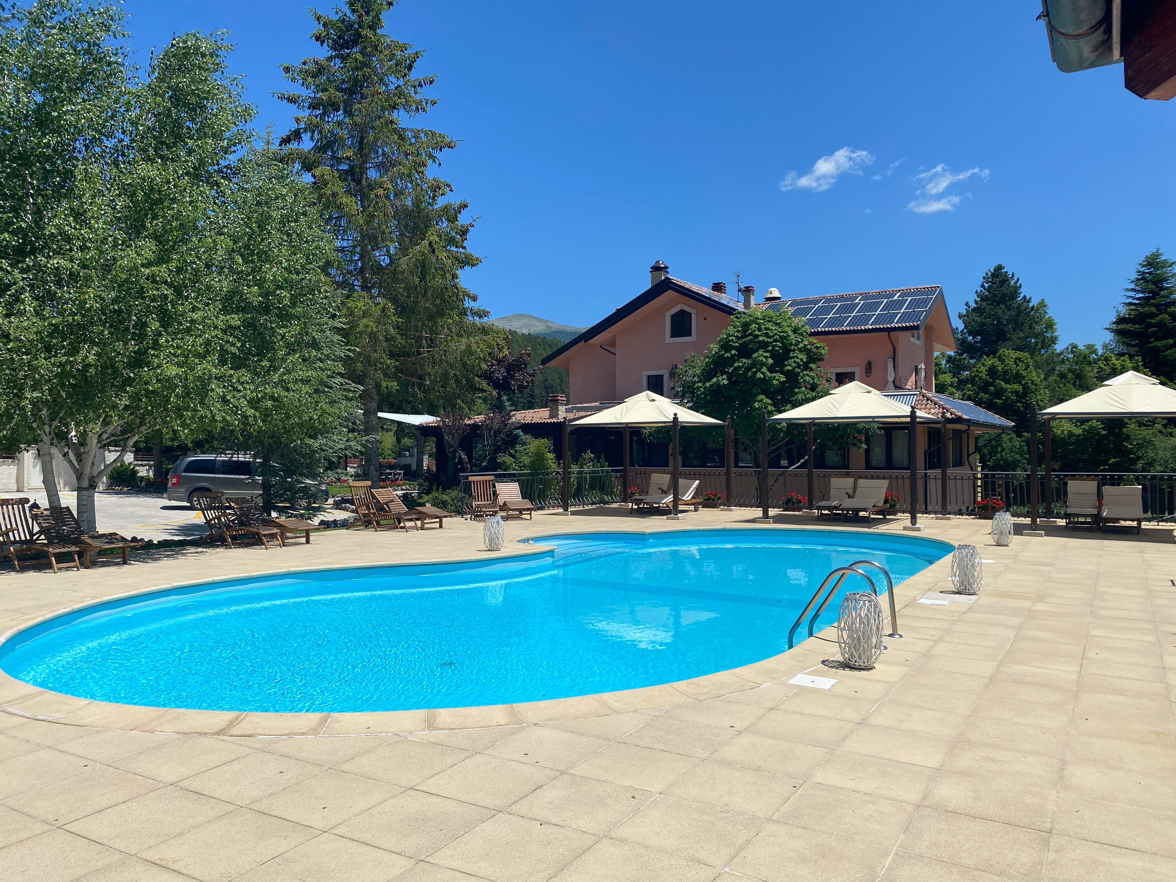 Hotel Il Bucaneve-泳池