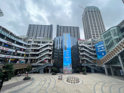 光谷步行街-武汉市必去景点