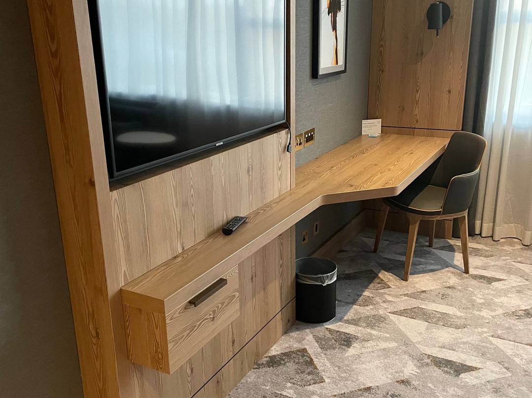 马洛皇冠假日酒店主图