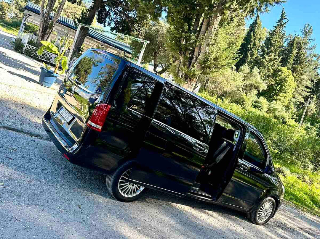 Aristotelis Vradis V.I.P luxury transfers景点图片