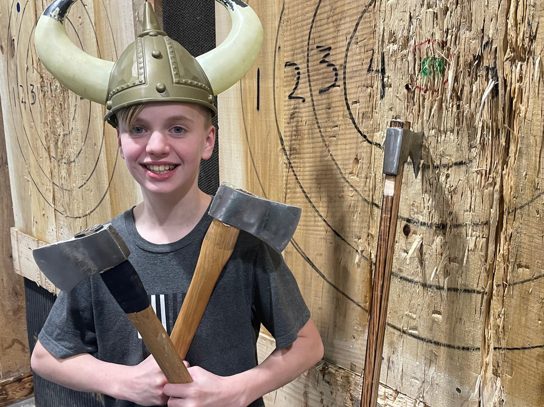 Ragnarok Axe Throwing-印第安纳波利斯必去景点