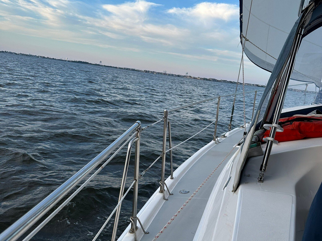 Seaside Sailing景点图片