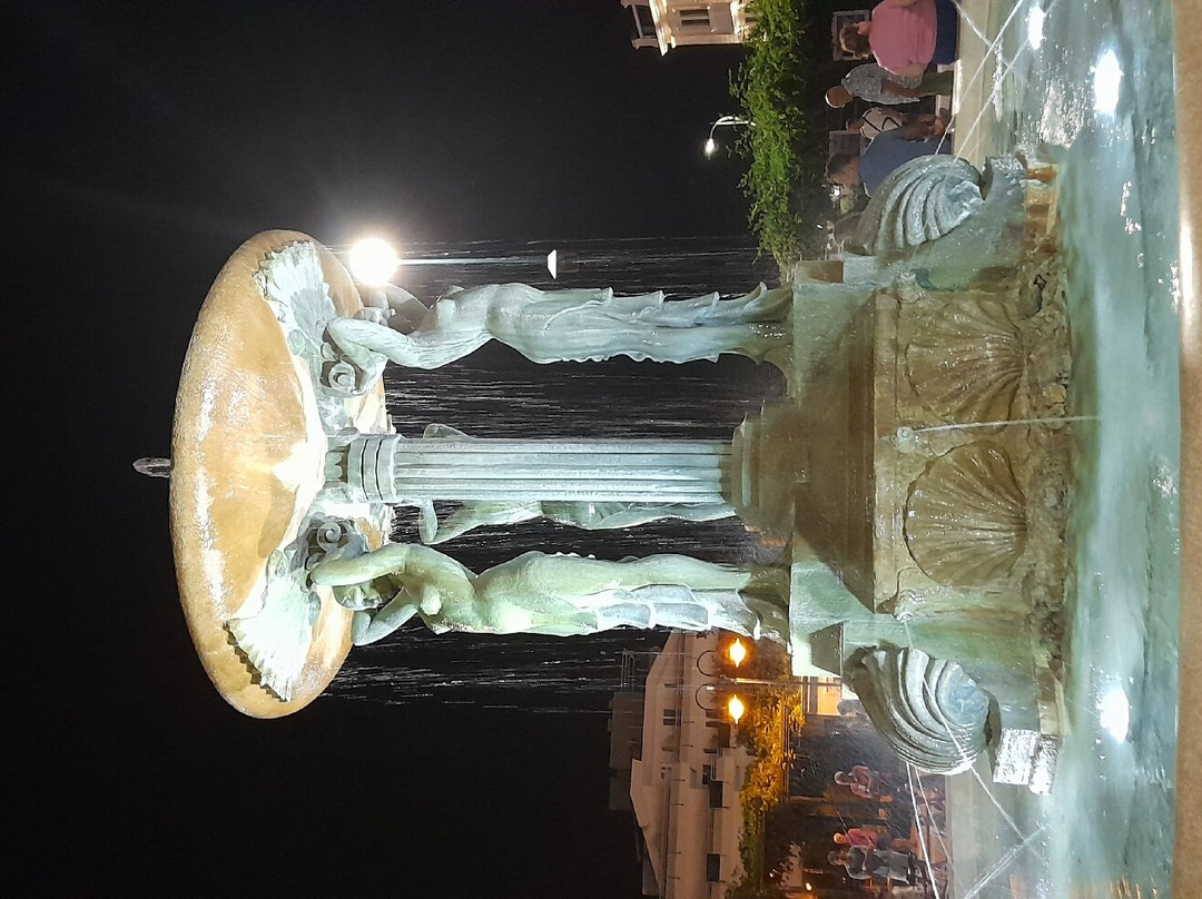 Fontana Delle Sirene景点图片