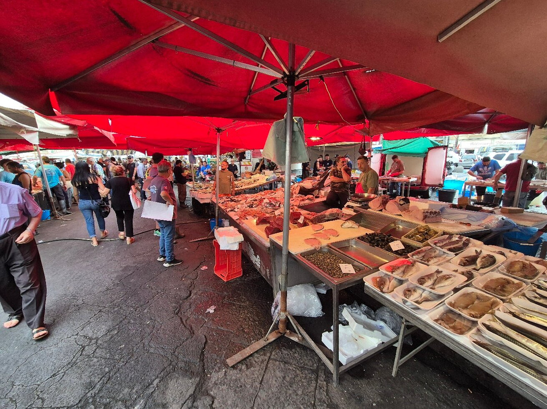 Market Fera O’Luni景点图片