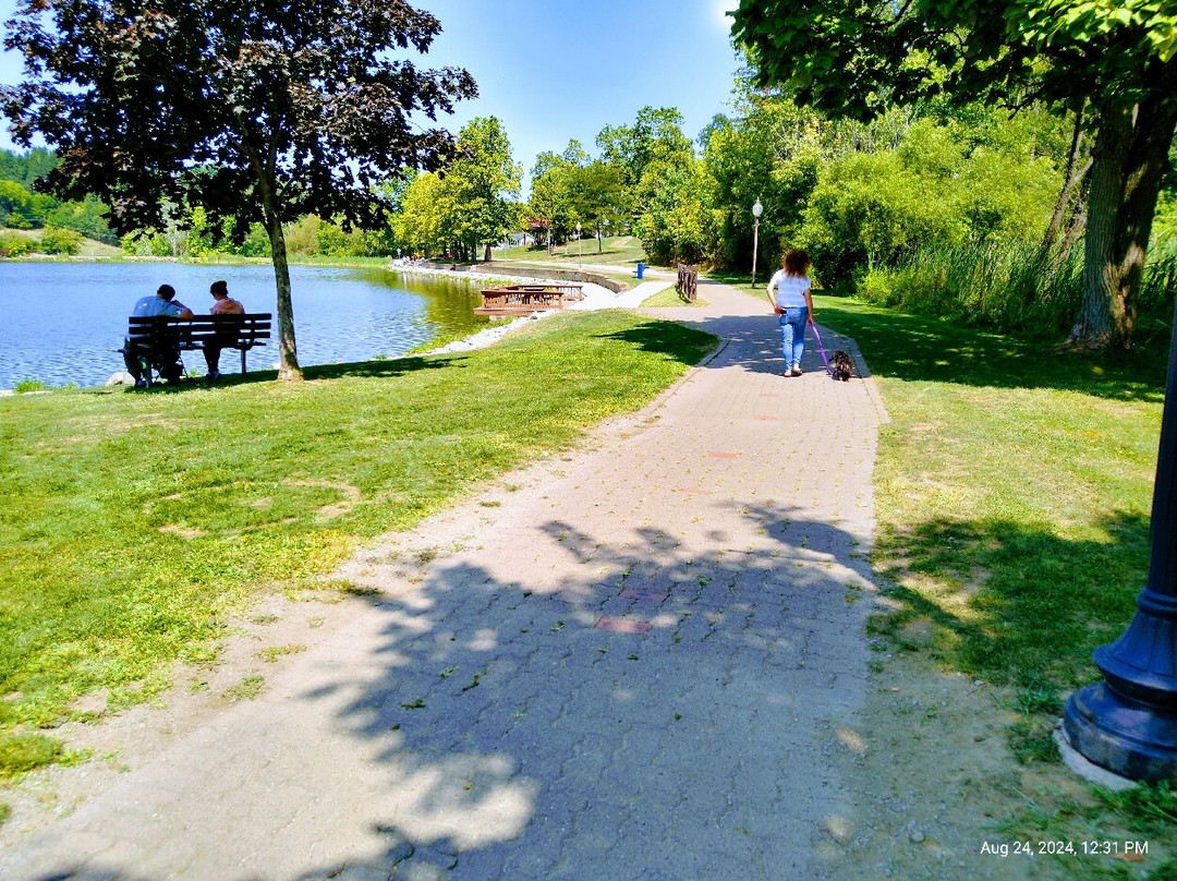 Twin Lakes Park景点图片