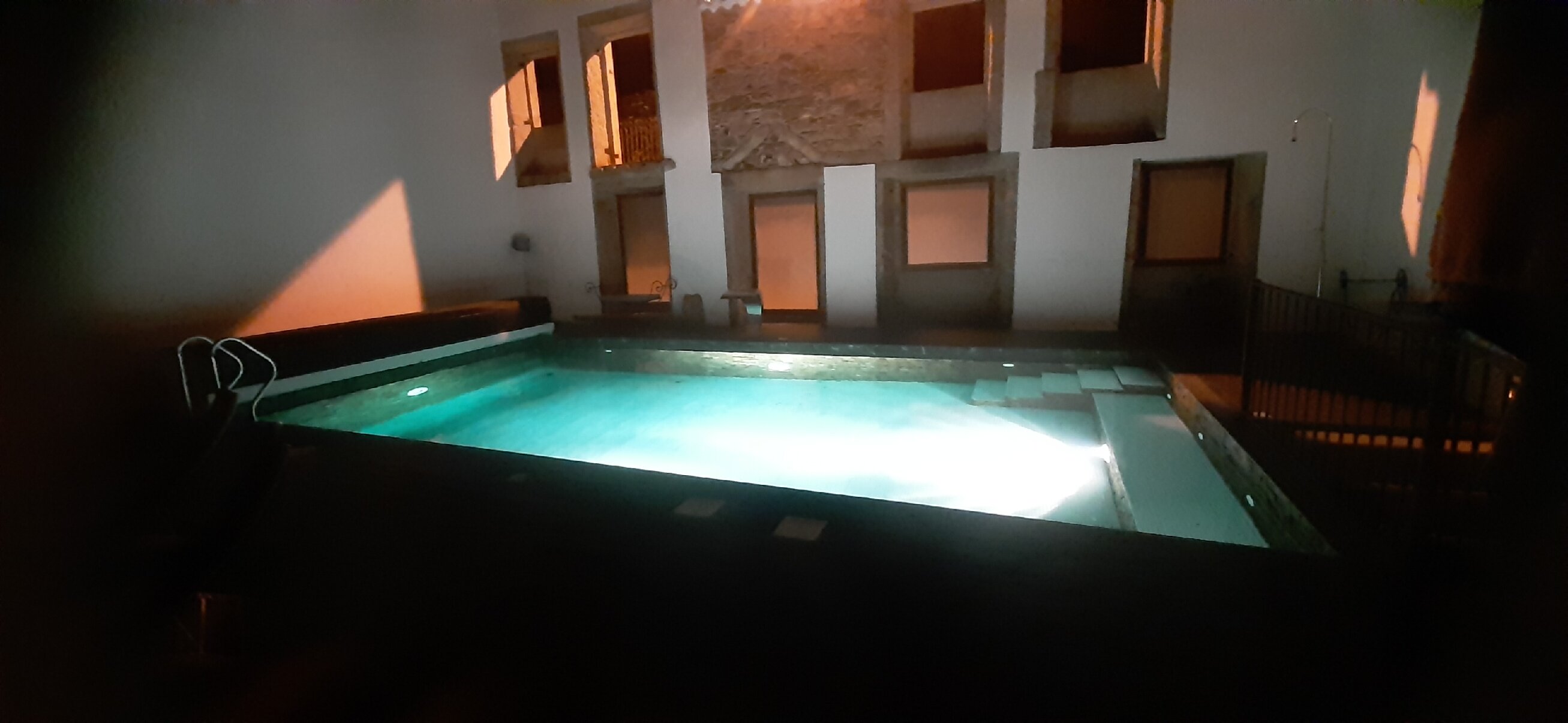 Casa Dos Pocos-官方